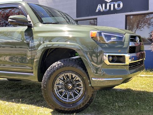 Used 2022 Toyota 4Runner Limited AWD/4WD image 3