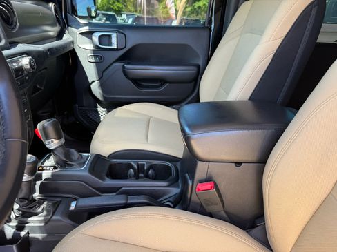 Used 2018 Jeep Wrangler Sport AWD/4WD image 23
