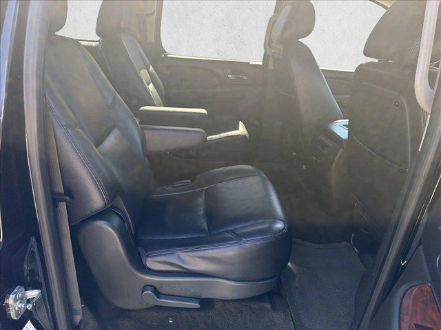 Used 2014 Chevrolet Suburban LTZ RWD image 25