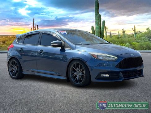 Used 2018 Ford Focus ST FWD image 2