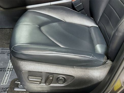 Used 2023 Toyota Highlander XLE image 16