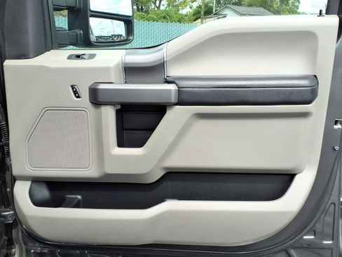 Used 2019 Ford F250 XLT w/ XLT Premium Package AWD/4WD image 13