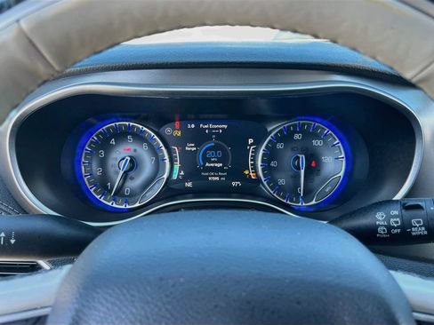 Used 2019 Chrysler Pacifica Limited FWD image 12