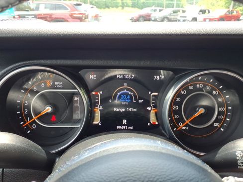 Used 2018 Jeep Wrangler Unlimited Sahara AWD/4WD image 17