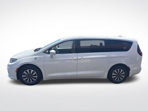 Used 2022 Chrysler Pacifica Touring-L FWD image 4