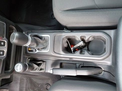 Used 2021 Jeep Wrangler Sport AWD/4WD image 23