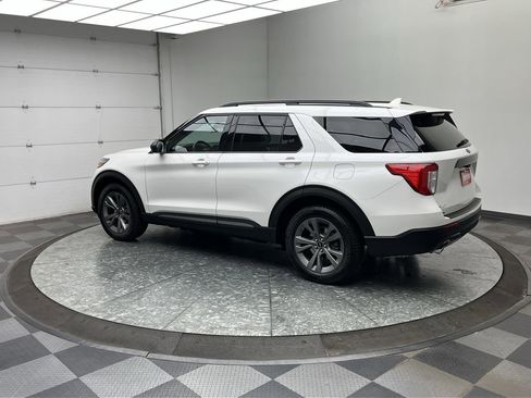 Certified 2021 Ford Explorer XLT w/ Equipment Group 202A AWD/4WD image 2