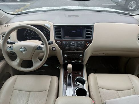 Used 2013 Nissan Pathfinder Platinum FWD image 21