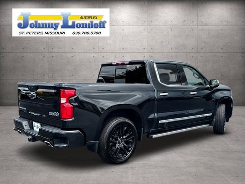 Used 2024 Chevrolet Silverado 1500 High Country AWD/4WD image 2