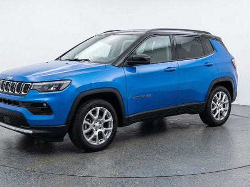 Used 2025 Jeep Compass Limited AWD/4WD image 3