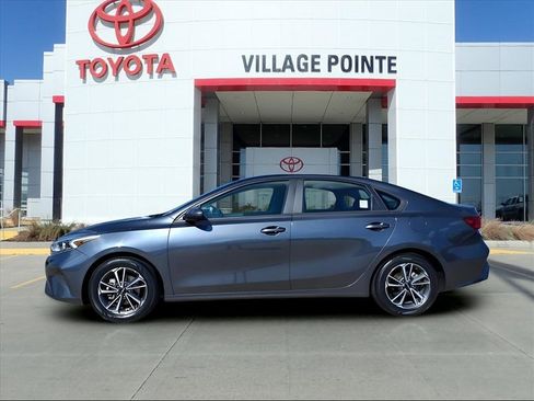 Used 2023 Kia Forte LXS image 2