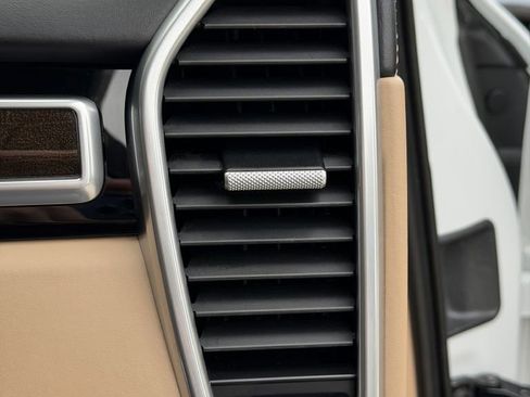 Used 2022 Porsche Cayenne Turbo w/ Premium Package Plus image 17