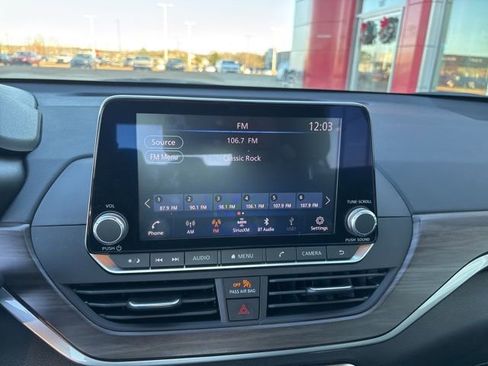 Used 2024 Nissan Altima 2.5 SV image 15