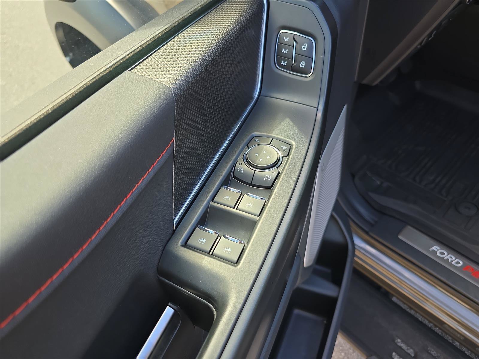 Used 2025 Ford F150 Raptor AWD/4WD image 19