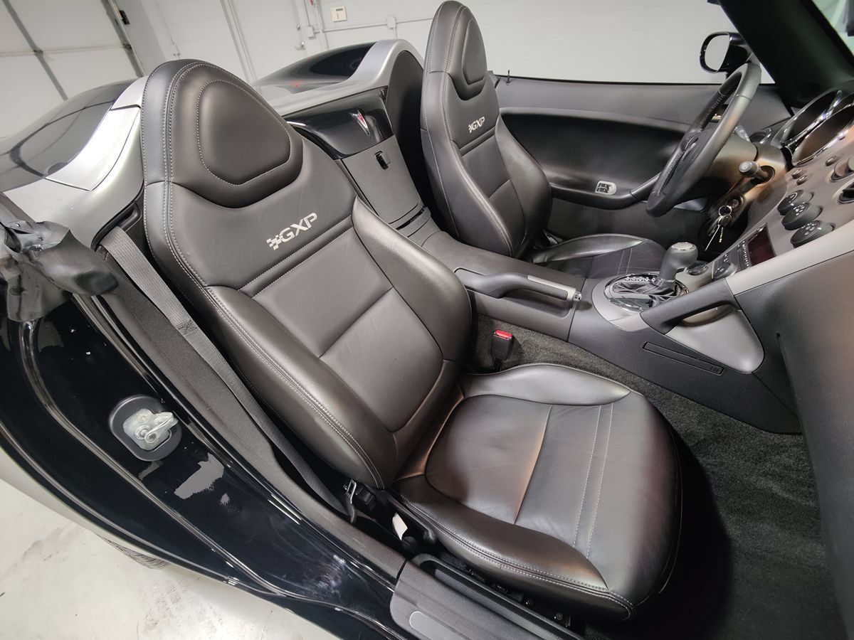Used 2008 Pontiac Solstice GXP w/ Premium Package RWD image 14