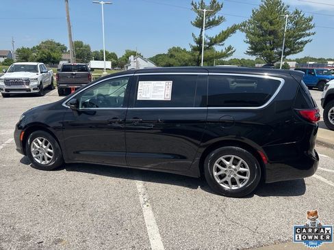 Used 2024 Chrysler Pacifica Touring-L FWD image 18