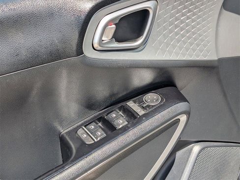 Used 2023 Kia Soul LX w/ LX Technology Package image 17