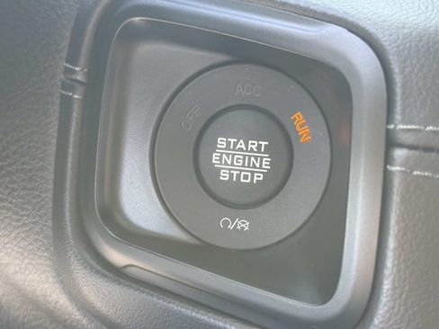 Used 2024 Jeep Wrangler Unlimited Rubicon w/ Technology Group AWD/4WD image 7