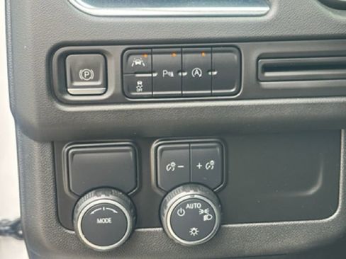 Used 2023 Chevrolet Suburban Premier RWD image 11
