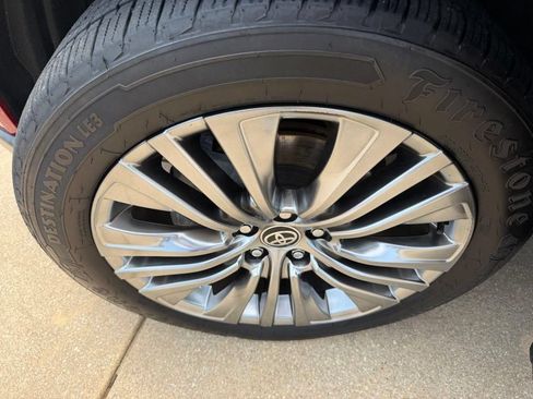 Used 2021 Toyota Venza XLE w/ Softex Package AWD/4WD image 28