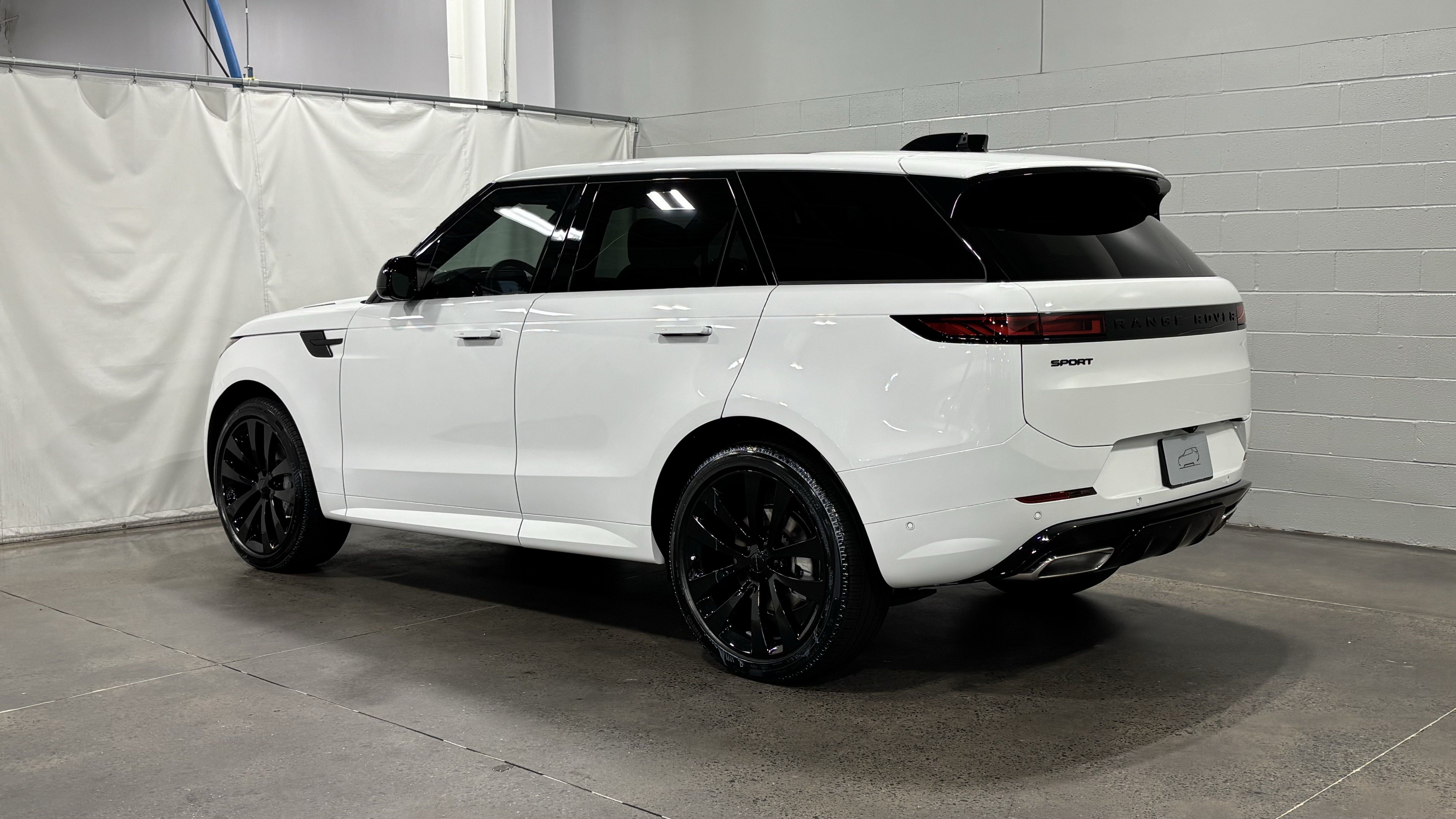 New 2026 Land Rover Range Rover Sport Dynamic SE AWD/4WD image 12