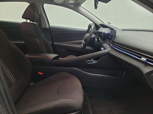 Used 2025 Hyundai Elantra SEL FWD image 21