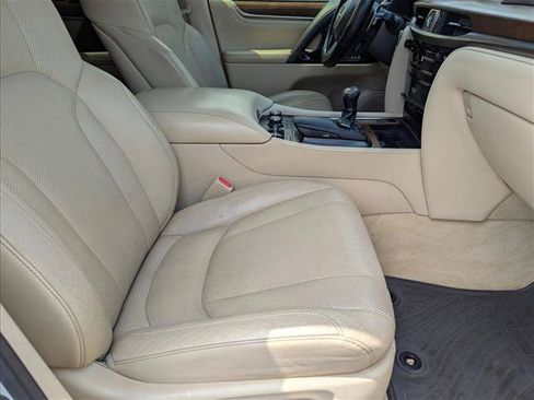 Used 2016 Lexus LX 570 4WD w/ Luxury Package image 22