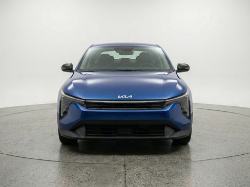 Used 2025 Kia K4 LXS FWD image 2