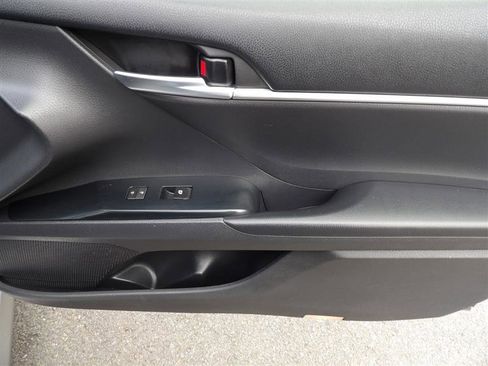 Used 2018 Toyota Camry LE image 13