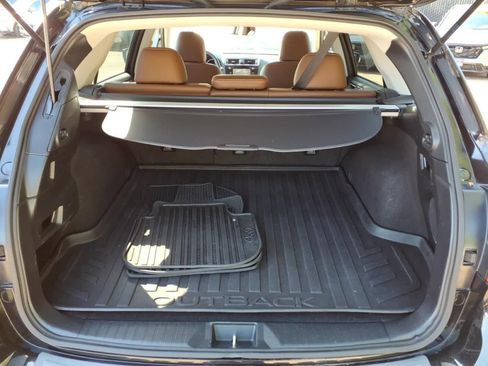 Used 2017 Subaru Outback 2.5i Touring AWD/4WD image 6