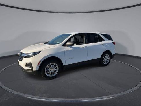 Used 2024 Chevrolet Equinox LS w/ LS Convenience Package AWD/4WD image 4