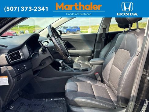 Used 2018 Kia Niro EX FWD image 9