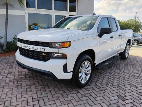 Used 2020 Chevrolet Silverado 1500 Custom w/ Custom Value Package RWD image 2