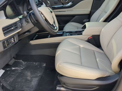 New 2026 Lincoln Corsair Premiere w/ Rear Removable Package Tray FWD image 11