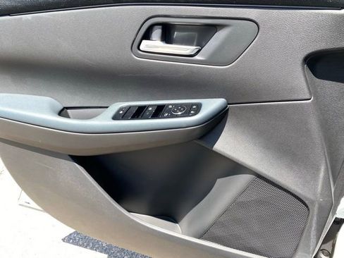 New 2026 Nissan Leaf FWD image 13