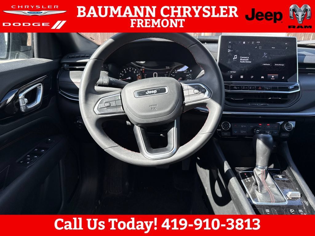 Used 2025 Jeep Compass Trailhawk AWD/4WD image 13