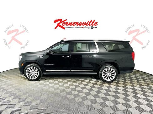 Used 2023 GMC Yukon XL Denali image 4