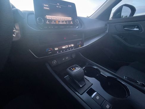 Used 2023 Nissan Rogue SV image 37