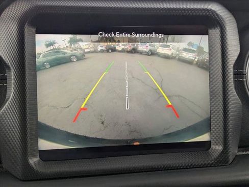 Used 2018 Jeep Wrangler Unlimited Sahara image 15