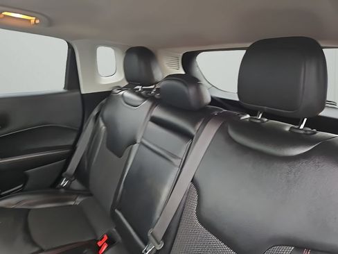 Used 2019 Jeep Compass Trailhawk w/ Popular Equipment Group AWD/4WD image 13