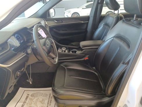 Used 2025 Jeep Grand Cherokee L Limited w/ Black Appearance Package AWD/4WD image 3