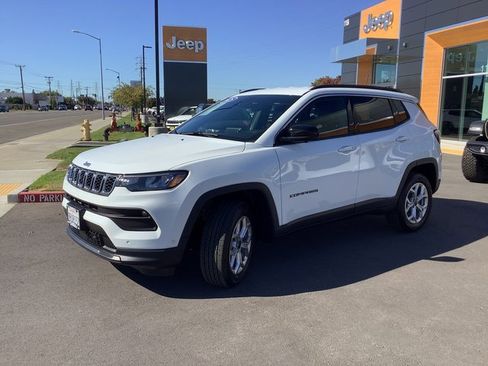 Used 2025 Jeep Compass Latitude w/ Convenience Group image 5