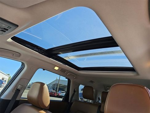 Used 2024 Nissan Pathfinder Platinum w/ Black Appearance Package image 24