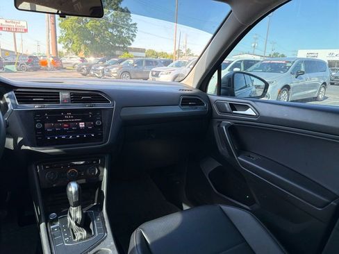 Used 2021 Volkswagen Tiguan SE FWD image 19