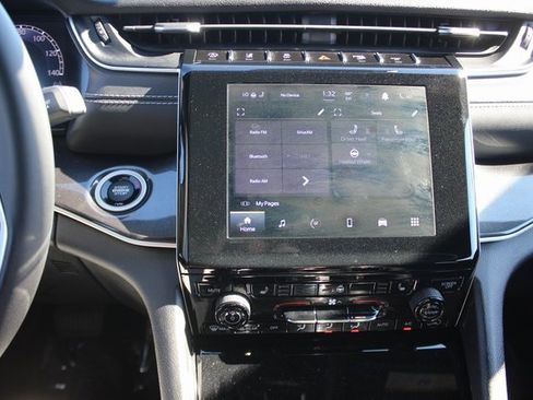 Used 2023 Jeep Grand Cherokee Altitude image 4