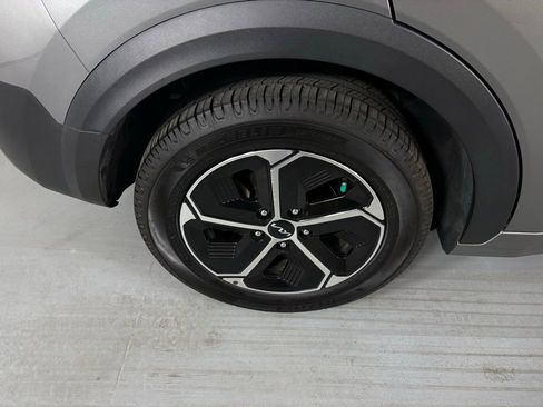 Used 2023 Kia Niro EX FWD image 11