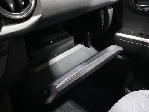 Used 2017 Toyota Tacoma TRD Off-Road w/ Tow Package (A/T) image 32