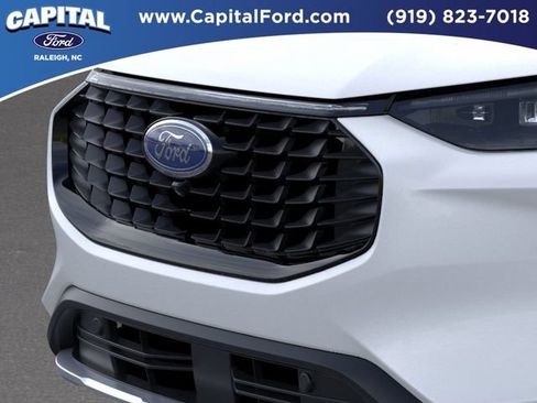New 2025 Ford Escape SE w/ PHEV Premium Package FWD image 17