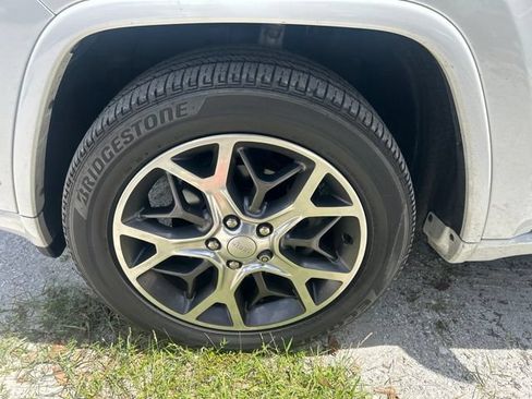 Used 2019 Jeep Grand Cherokee Overland RWD image 20