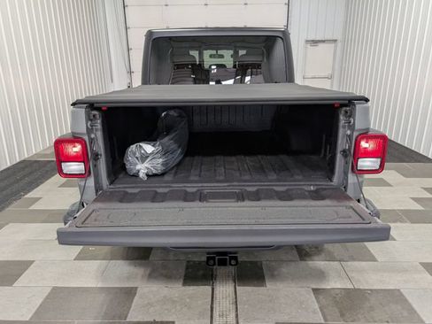 Used 2023 Jeep Gladiator Sport AWD/4WD image 22